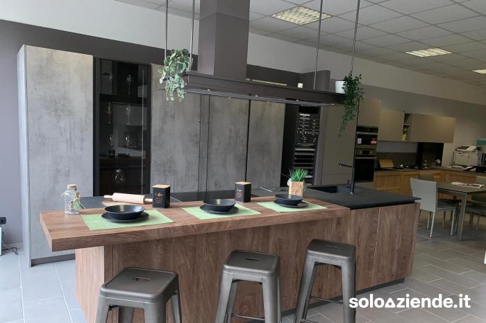 Vendita Commercio al dettaglio non alimentare NEGOZIO ARREDAMENTO a Bareggio (MI)